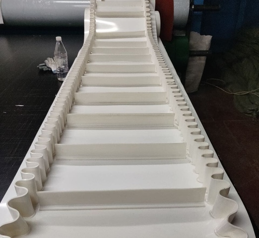 Лента конвейерная ПВХ с перегородками 20 мм